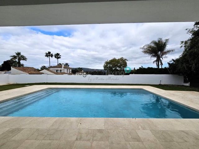 4 bedroom Villa for rent in Sotogrande Costa, San Roque - € 7,500 (Ref: 8069645)