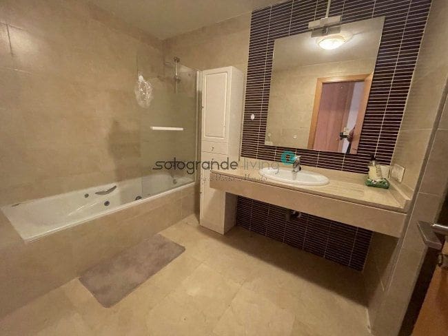 3 soveværelse Lejlighed til salg i Pueblo Nuevo de Guadiaro - € 540.000 (Ref: 8098026)