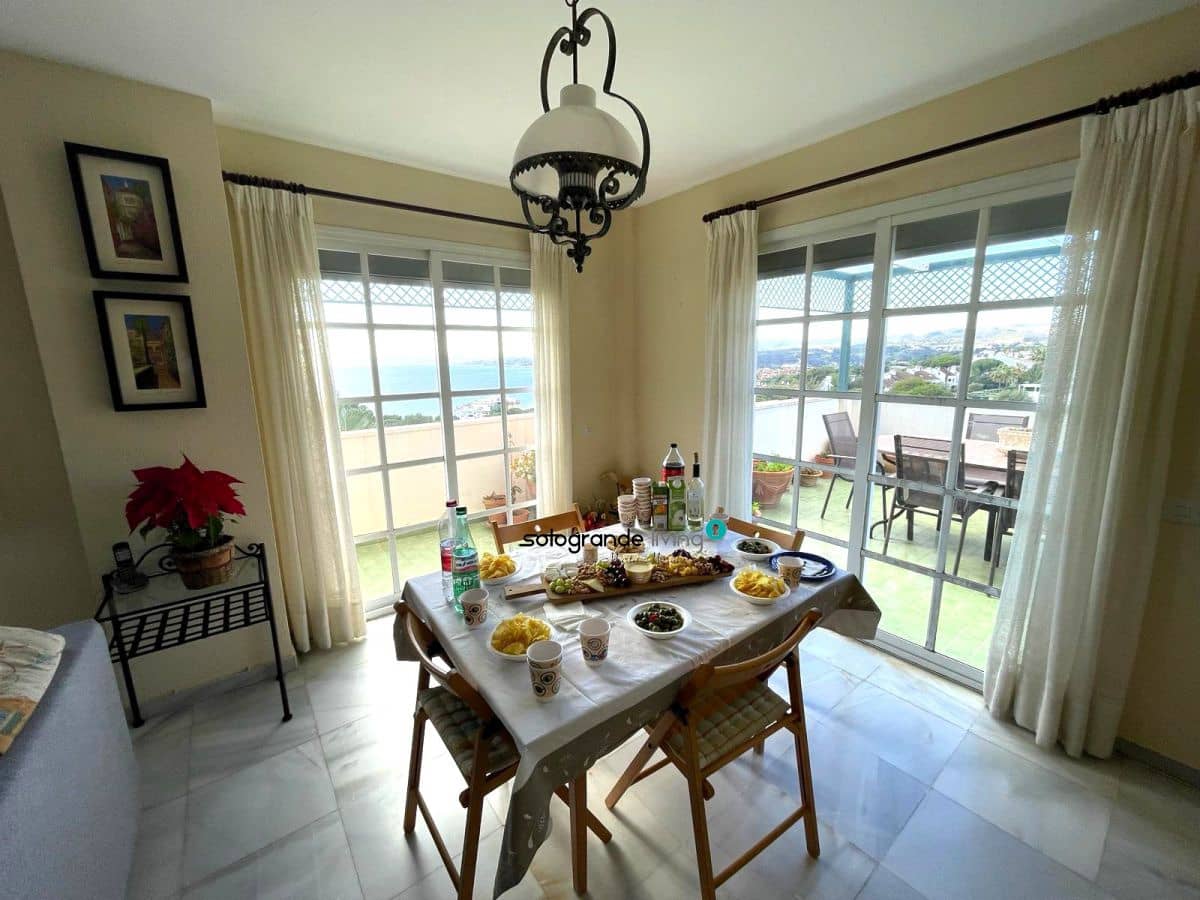 3 bedroom Apartment for sale in Estepona - € 595,000 (Ref: 8101224)