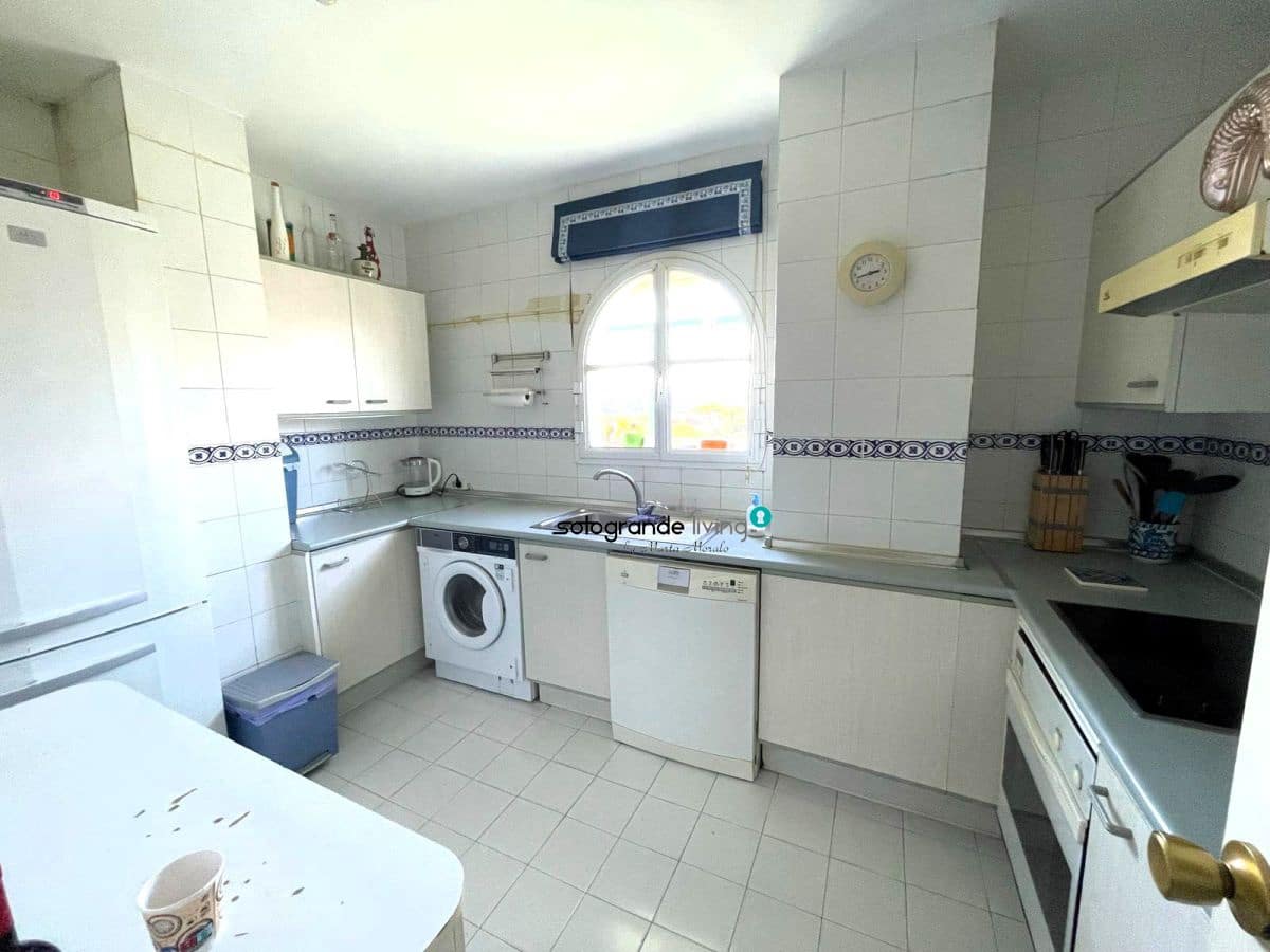 3 bedroom Apartment for sale in Estepona - € 595,000 (Ref: 8101224)