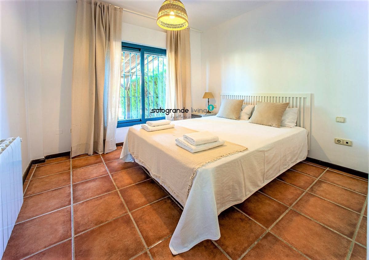 4 slaapkamer Huis voor vakantieverhuur in Sotogrande - € 4.500 (Ref: 8131675)
