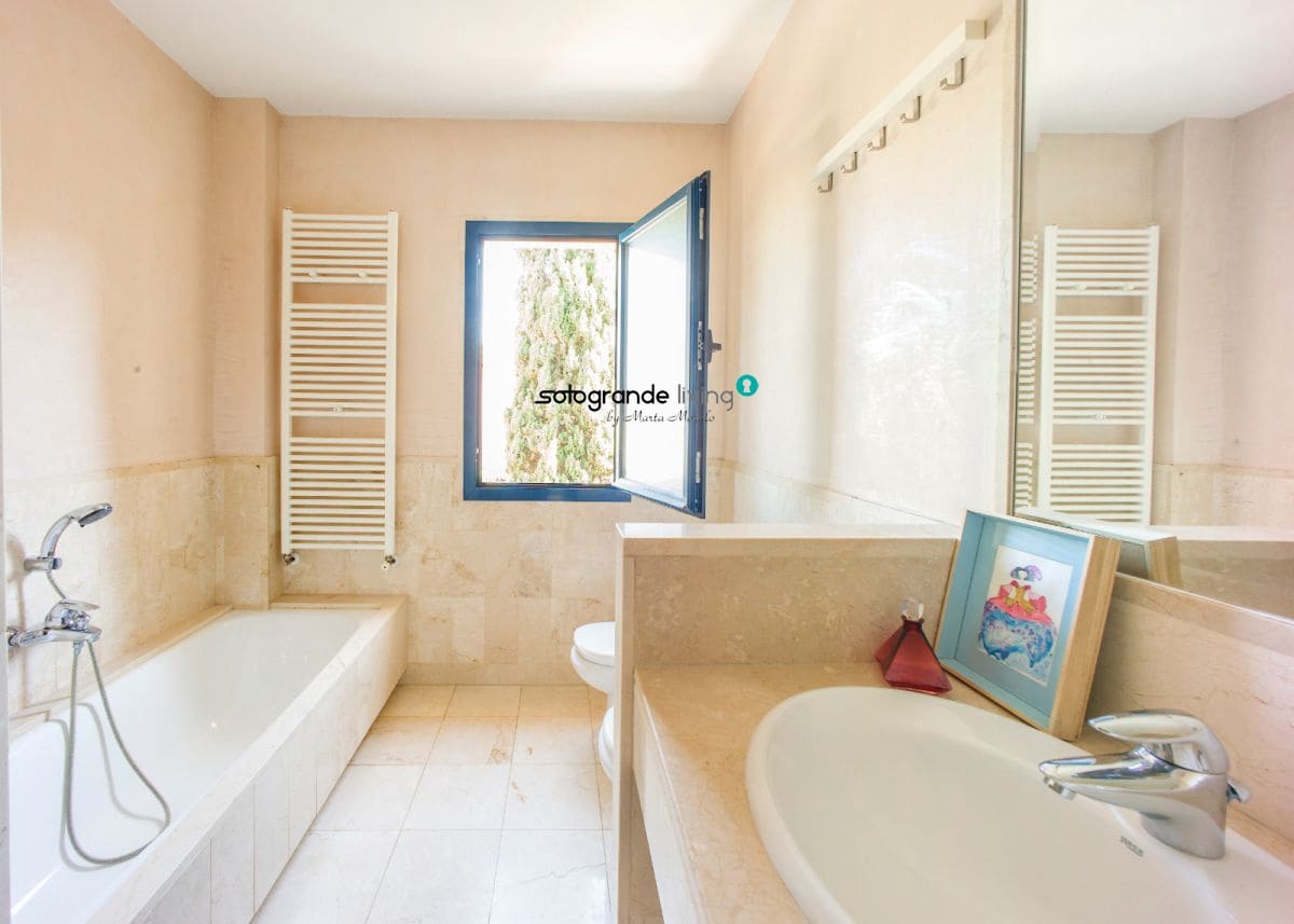 4 slaapkamer Huis voor vakantieverhuur in Sotogrande - € 4.500 (Ref: 8131675)