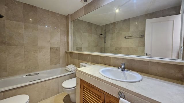4 sovrum Lägenhet till salu i Sotogrande, San Roque med garage - 1 300 000 € (Ref: 8135552)