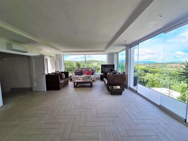   7 soveværelse   ferieVilla i Sotogrande, San Roque   - € 5.000 (Ref: 8169399)