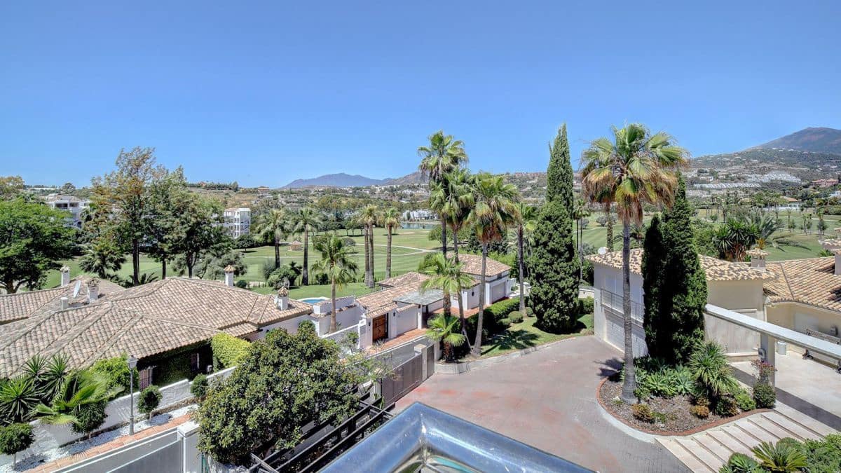 5 bedroom Villa for sale in Marbella - € 3,950,000 (Ref: 8242579)