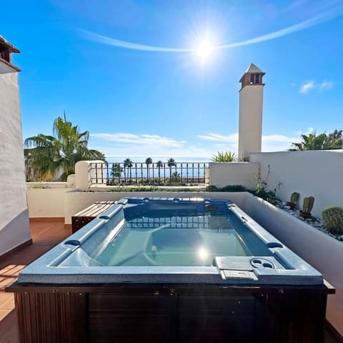 3 Zimmer Penthouse zu verkaufen in New Golden Mile, Estepona mit Garage - 1.295.000 € (Ref: 8242581)