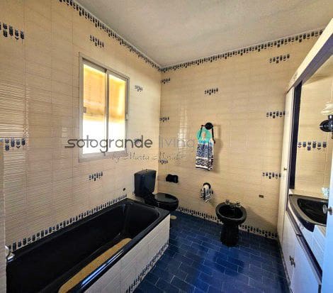 7 soveværelse Byhus til salg i Pueblo Nuevo de Guadiaro med garage - € 435.000 (Ref: 8295531)