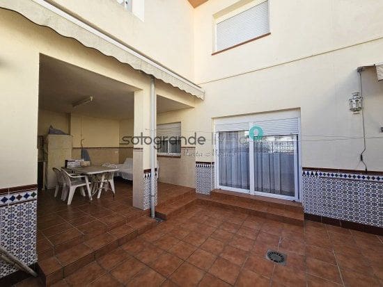 7 soveværelse Byhus til salg i Pueblo Nuevo de Guadiaro med garage - € 435.000 (Ref: 8295531)