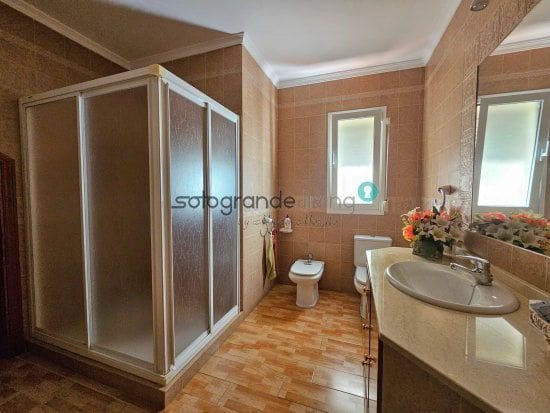 7 soveværelse Byhus til salg i Pueblo Nuevo de Guadiaro med garage - € 435.000 (Ref: 8295531)