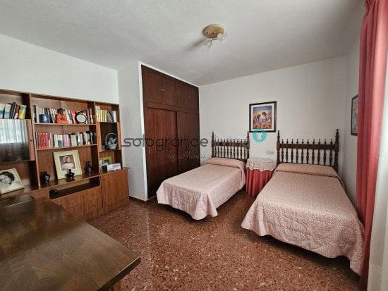 7 soveværelse Byhus til salg i Pueblo Nuevo de Guadiaro med garage - € 435.000 (Ref: 8295531)