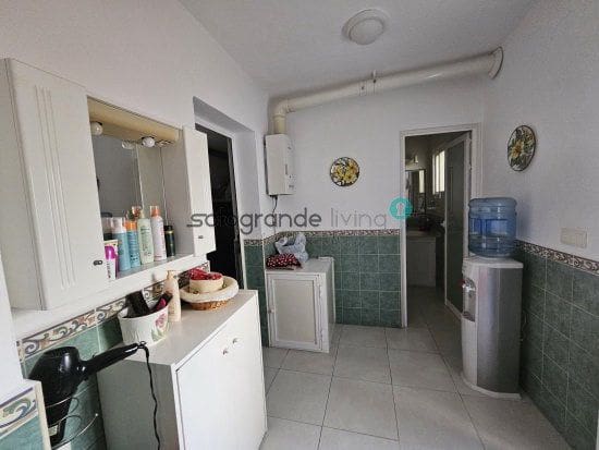 7 soveværelse Byhus til salg i Pueblo Nuevo de Guadiaro med garage - € 435.000 (Ref: 8295531)