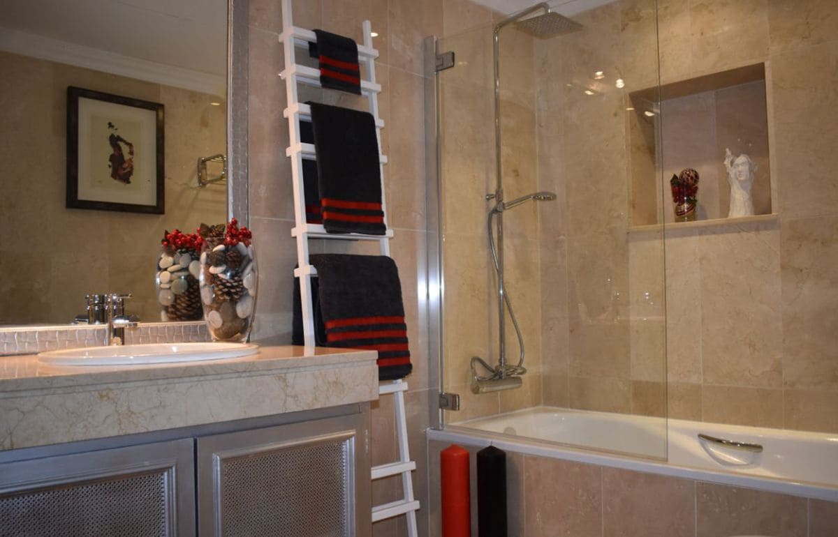 2 bedroom Apartment for sale in Marbella with garage - € 495,000 (Ref: 8310503)