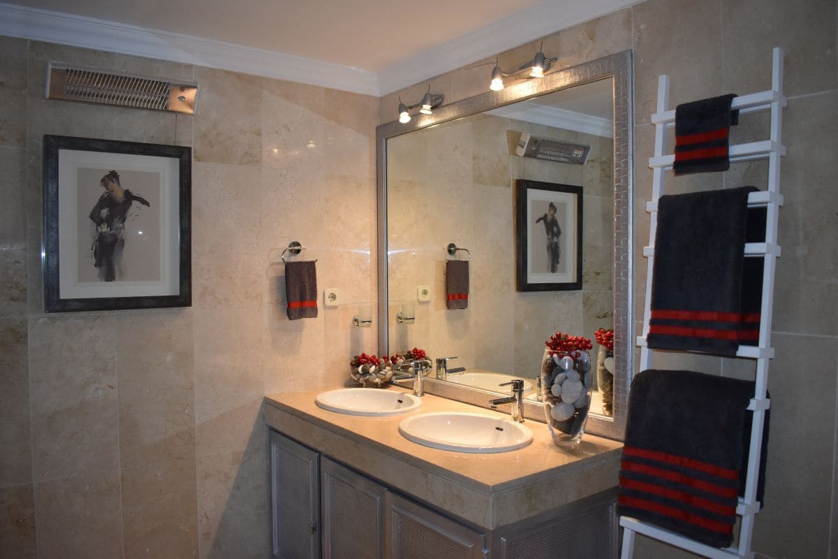 2 bedroom Apartment for sale in Marbella with garage - € 495,000 (Ref: 8310503)