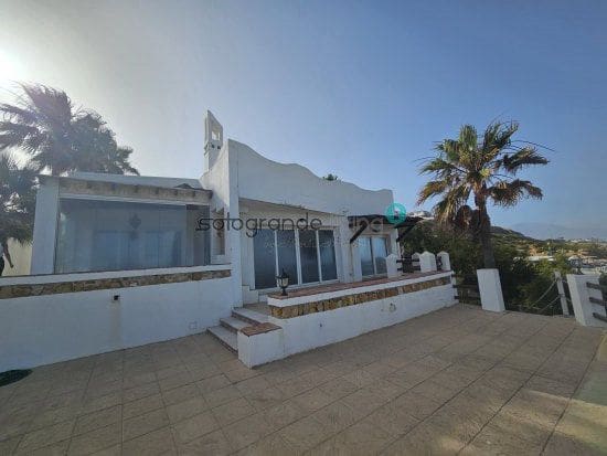 3 slaapkamer Villa te koop in Manilva met garage - € 2.750.000 (Ref: 8373492)