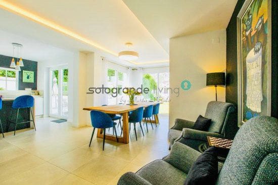 4 bedroom Villa for holiday rental in Sotogrande - € 30,000 (Ref: 8382636)