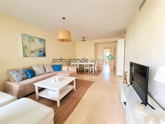   3 soveværelse   ferieLejlighed i Sotogrande   med   garage  - € 3.375 (Ref: 8385101)