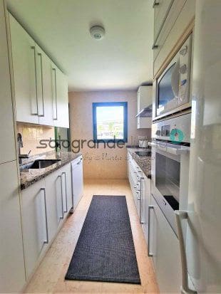   3 soveværelse   ferieLejlighed i Sotogrande   med   garage  - € 3.375 (Ref: 8385101)