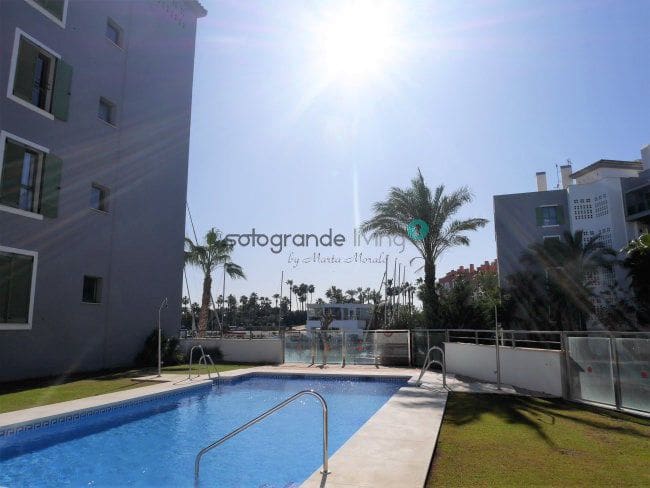   3 soveværelse   ferieLejlighed i Sotogrande   med   garage  - € 3.375 (Ref: 8385101)