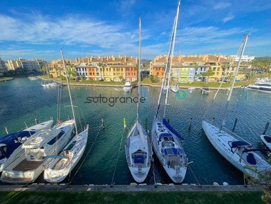 4 soveværelse Lejlighed til salg i Sotogrande, San Roque - € 1.300.000 (Ref: 8404752)