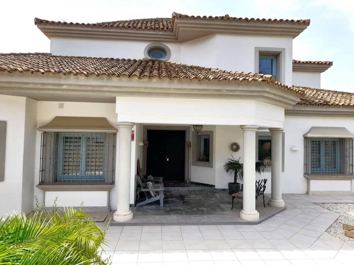4 bedroom Villa for sale in Sotogrande - € 2,500,000 (Ref: 8451893)