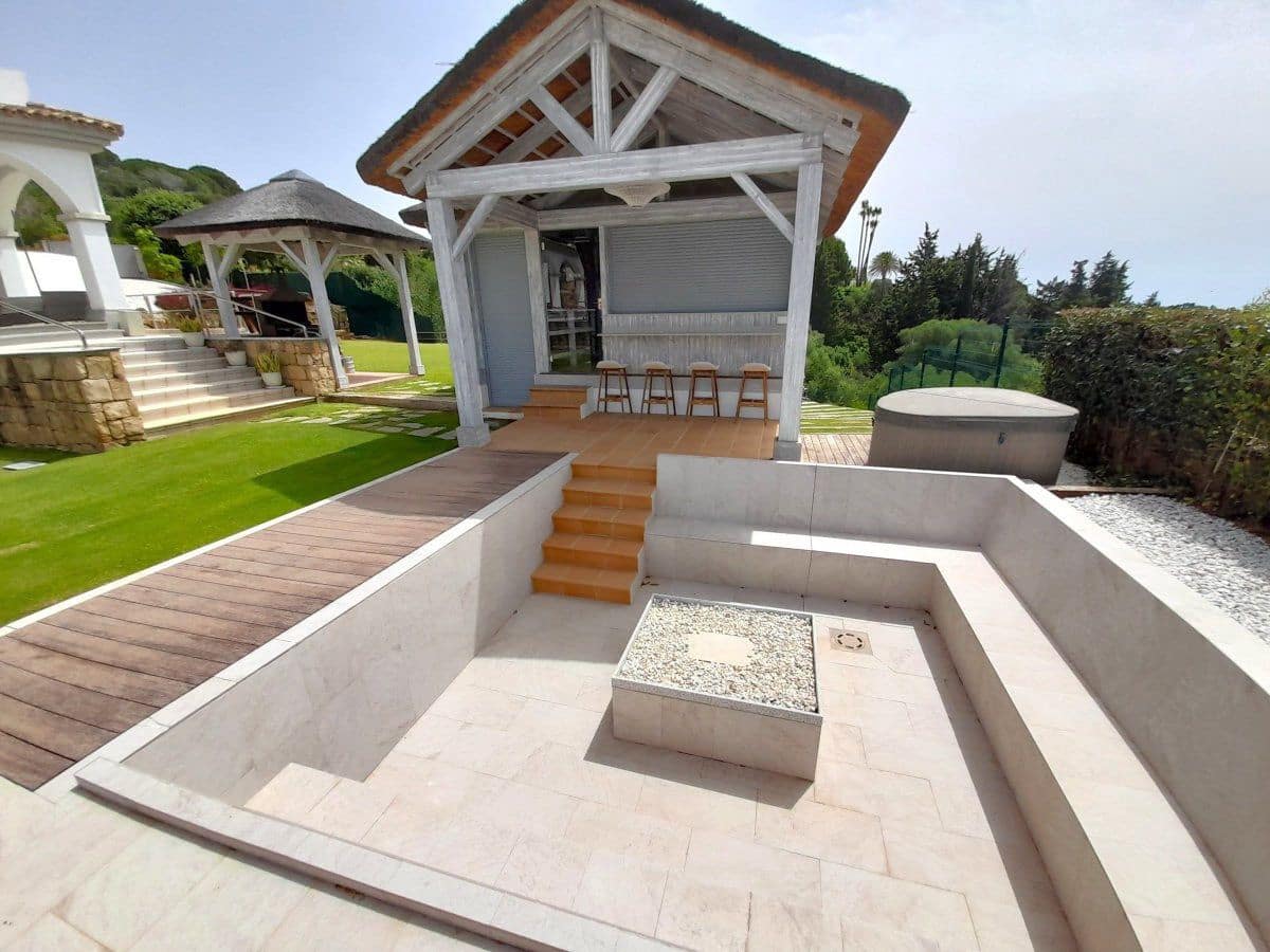 4 bedroom Villa for sale in Sotogrande - € 2,500,000 (Ref: 8451893)