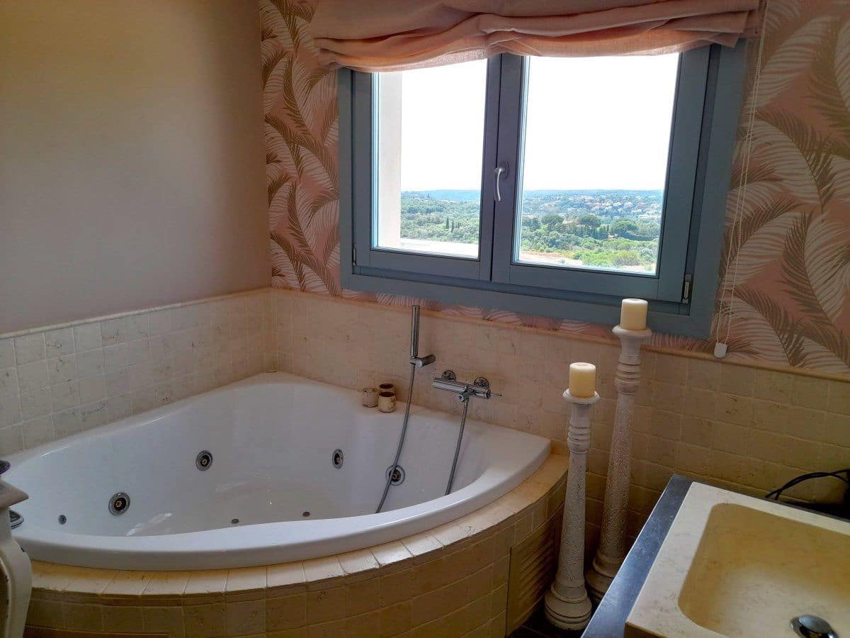 4 bedroom Villa for sale in Sotogrande - € 2,500,000 (Ref: 8451893)