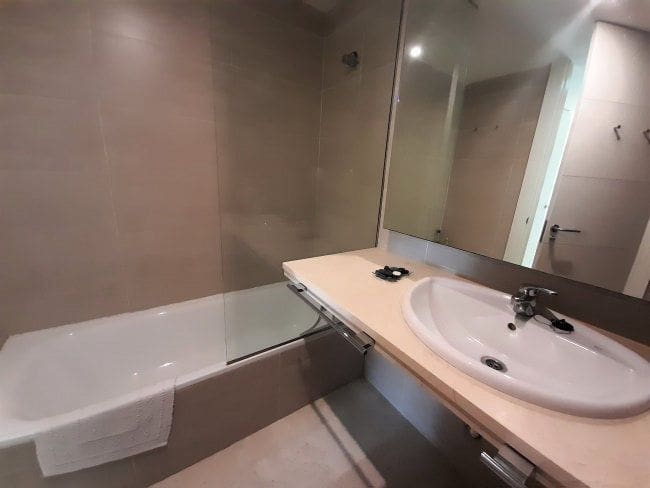 3 soveværelse Lejlighed til leje i Manilva med garage - € 1.200 (Ref: 8493432)