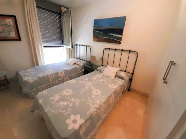 3 soveværelse Lejlighed til leje i Manilva med garage - € 1.200 (Ref: 8493432)