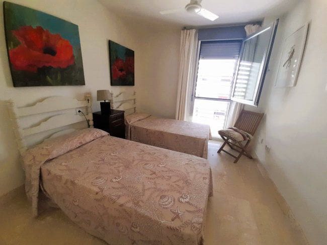 3 soveværelse Lejlighed til leje i Manilva med garage - € 1.200 (Ref: 8493432)