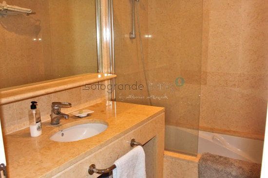 2 bedroom Apartment for sale in Sotogrande with garage - € 480,000 (Ref: 8519006)