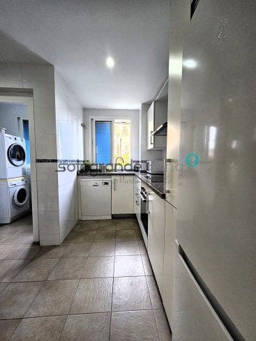 2 makuuhuone Huoneisto vuokrattavana paikassa Sotogrande mukana uima-altaan 
autotalli - 1 200 € (Ref: 8529297)