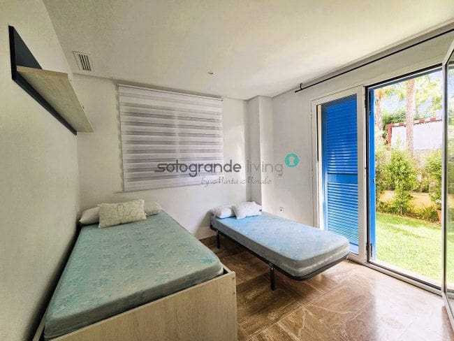2 makuuhuone Huoneisto vuokrattavana paikassa Sotogrande mukana uima-altaan 
autotalli - 1 200 € (Ref: 8529297)