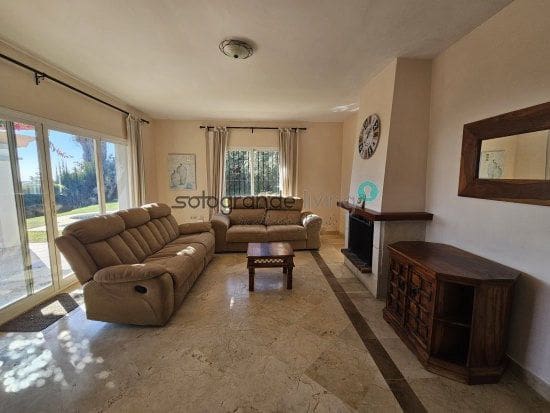 4 bedroom Villa for rent in La Alcaidesa with garage - € 2,750 (Ref: 8538242)