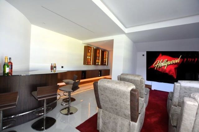 6 chambre Villa/Maison à vendre à San Roque avec garage - 4 500 000 € (Ref: 8671822)