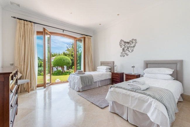 7 bedroom Villa for sale in Sotogrande with garage - € 5,200,000 (Ref: 8671823)