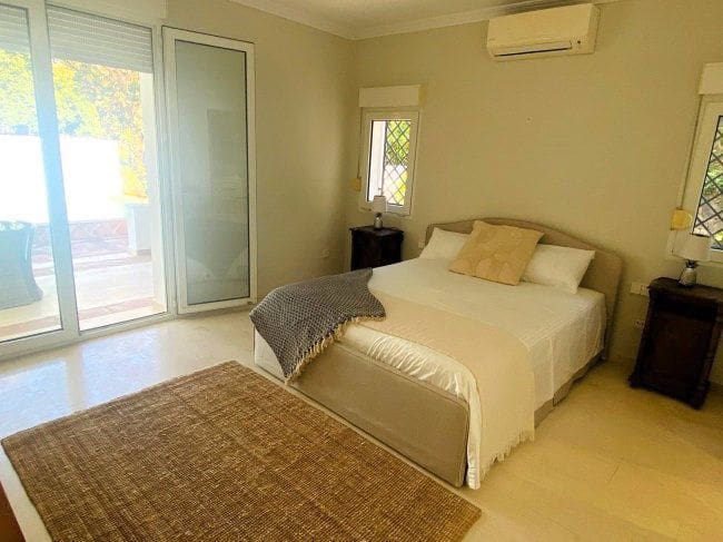 6 slaapkamer Villa voor vakantieverhuur in Sotogrande met garage - € 9.000 (Ref: 8743068)