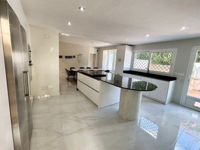 6 slaapkamer Villa voor vakantieverhuur in Sotogrande met garage - € 9.000 (Ref: 8743068)