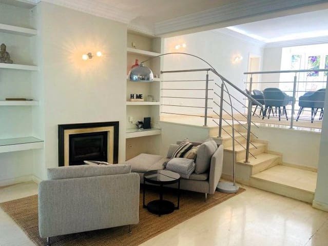 6 bedroom Villa for holiday rental in Sotogrande Costa, San Roque with garage - € 9,000 (Ref: 8743068)