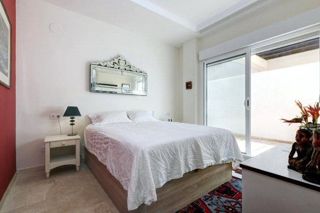 3 bedroom Apartment for holiday rental in San Roque with garage - € 2,500 (Ref: 8759619)