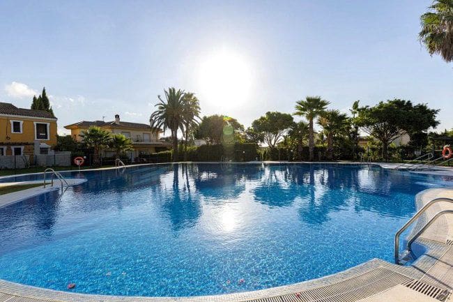 3 bedroom Apartment for holiday rental in San Roque with garage - € 2,500 (Ref: 8759619)