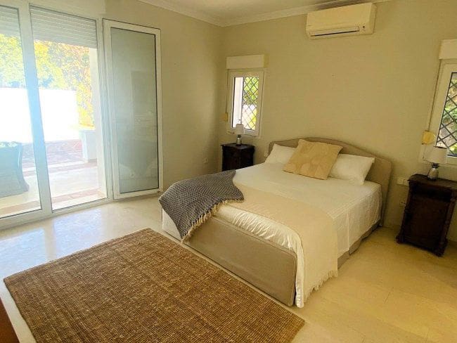 6 bedroom Villa for sale in Sotogrande with garage - € 1,680,000 (Ref: 8778242)