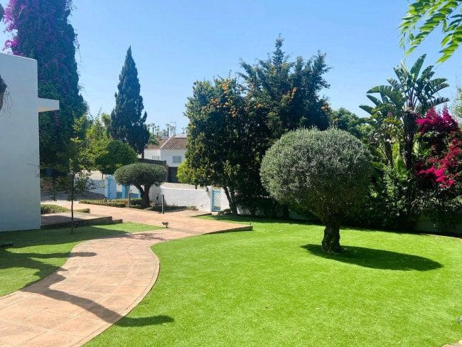 6 bedroom Villa for sale in Sotogrande with garage - € 1,680,000 (Ref: 8778242)