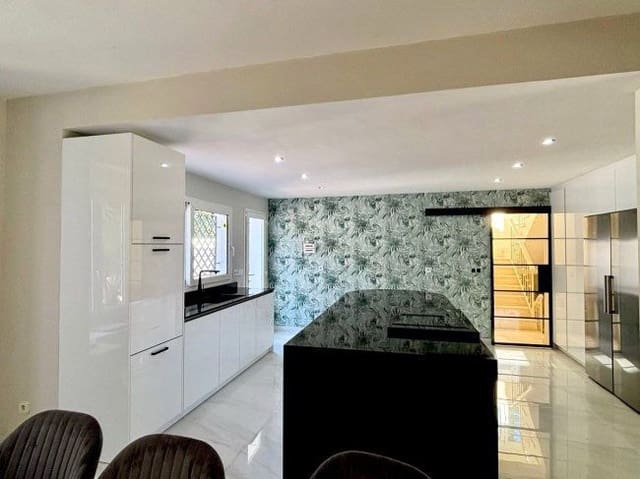 6 Zimmer Villa zu verkaufen in Sotogrande Costa, San Roque mit Garage - 1.680.000 € (Ref: 8778242)