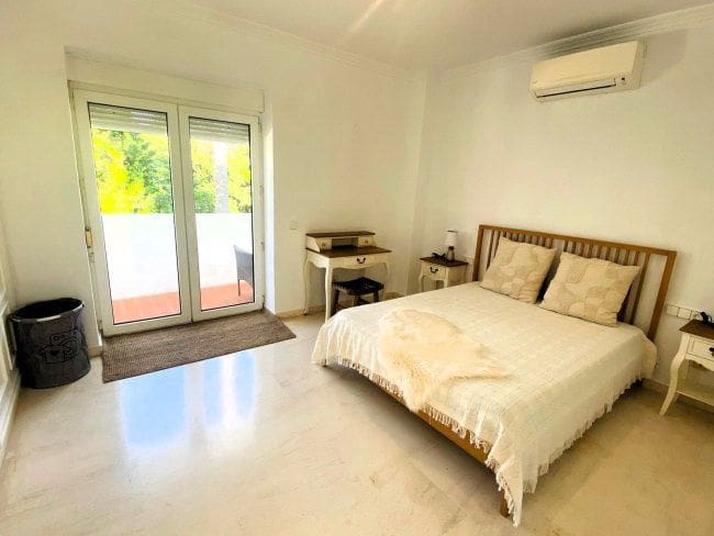 6 bedroom Villa for sale in Sotogrande with garage - € 1,680,000 (Ref: 8778242)