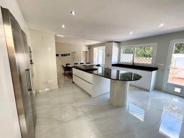 6 Zimmer Villa zu verkaufen in Sotogrande Costa, San Roque mit Garage - 1.680.000 € (Ref: 8778242)