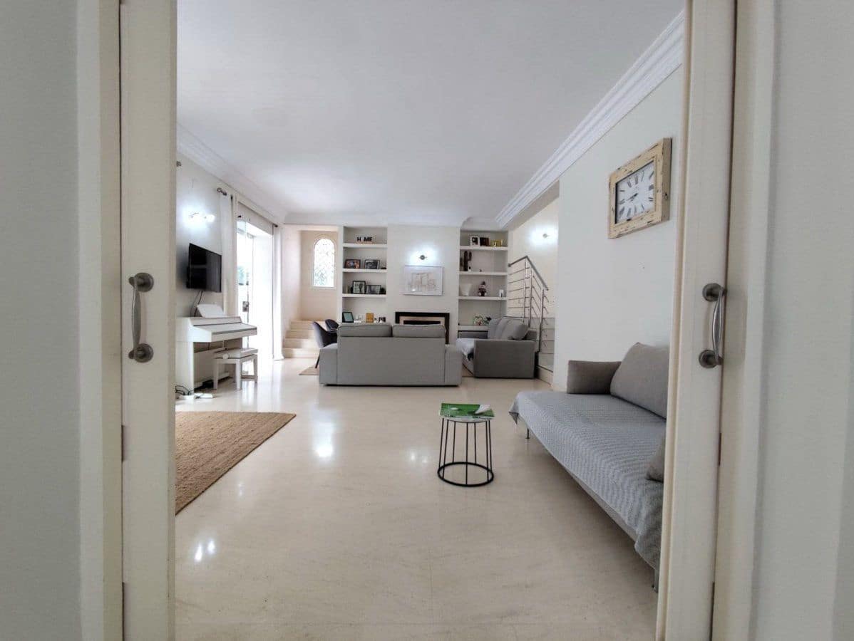 6 Zimmer Villa zu verkaufen in Sotogrande mit Garage - 1.680.000 € (Ref: 8778242)