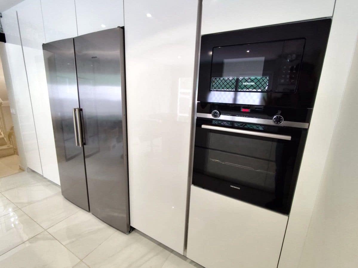 6 Zimmer Villa zu verkaufen in Sotogrande mit Garage - 1.680.000 € (Ref: 8778242)