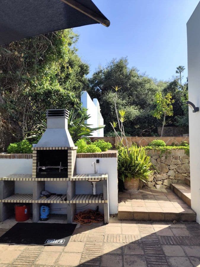 6 Zimmer Villa zu verkaufen in Sotogrande mit Garage - 1.680.000 € (Ref: 8778242)