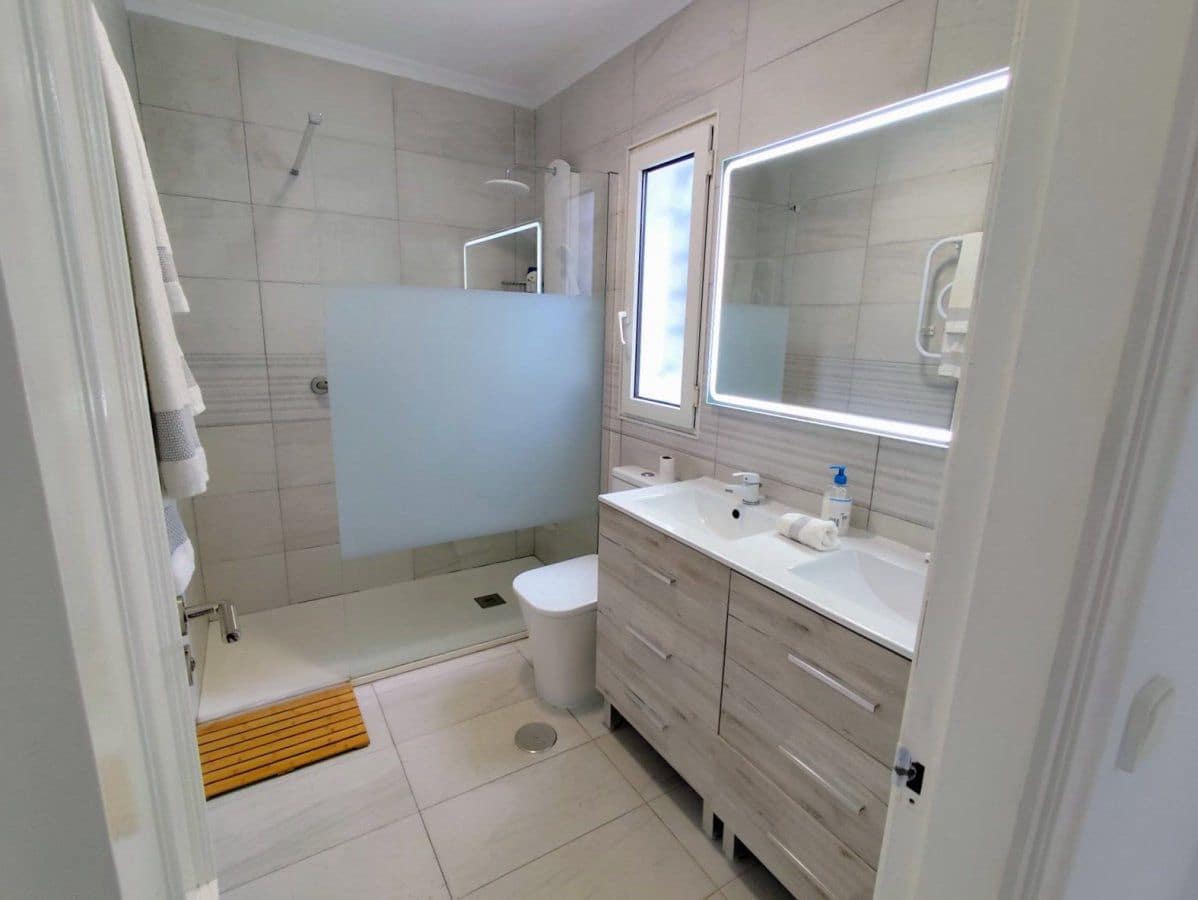 6 Zimmer Villa zu verkaufen in Sotogrande mit Garage - 1.680.000 € (Ref: 8778242)