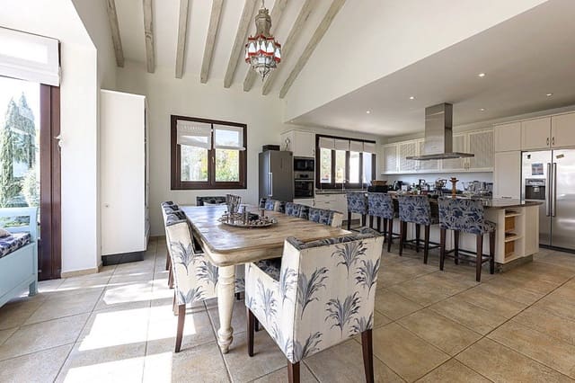 5 bedroom Villa for sale in Sotogrande Alto, San Roque - € 2,290,000 (Ref: 8927247)